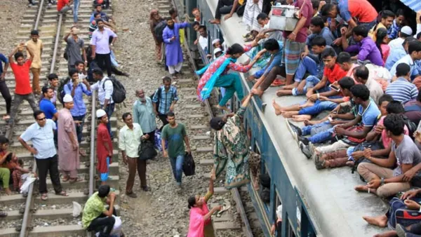 নাড়ির টানে বাড়ি ফিরছেন মানুষ, ভোগান্তিও কম নয়