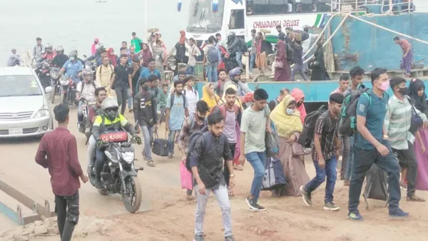 দৌলতদিয়া ঘাটে ঘরমুখো মানুষের ঢল