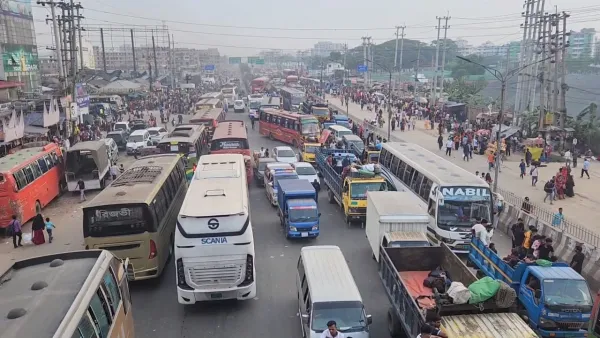 মহাসড়কে যানবাহনের চাপের সঙ্গে বাড়ছে ভোগান্তি