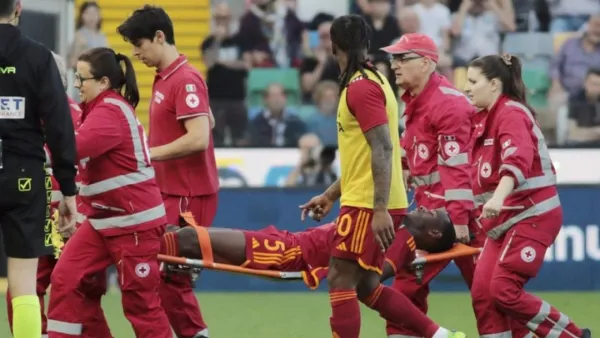 খেলা চলাকালে মাঠে জ্ঞান হারালেন ফুটবলার