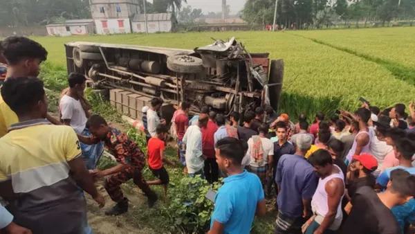 ময়মনসিংহে দুই বাসের মুখোমুখি সংঘর্ষ, নিহত ২