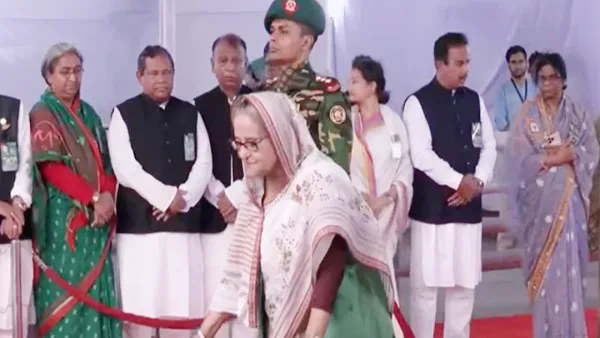 মুজিবনগর দিবসে বঙ্গবন্ধুর প্রতিকৃতিতে প্রধানমন্ত্রীর শ্রদ্ধা