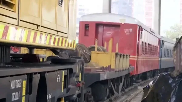 তেজগাঁওয়ে ‘যমুনা এক্সপ্রেস’ লাইনচ্যুত, ট্রেন চলছে একলাইনে