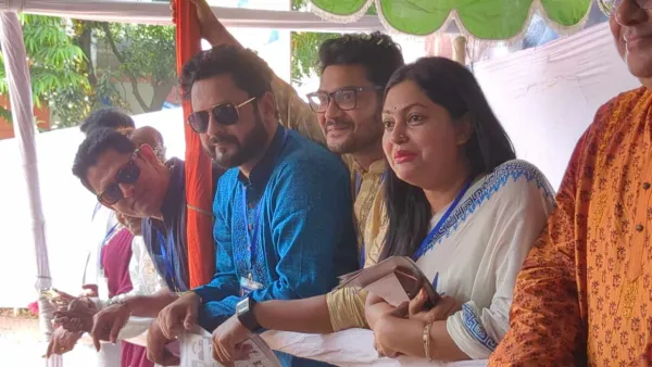 ছবিতে দেখুন শিল্পী সমিতির নির্বাচন