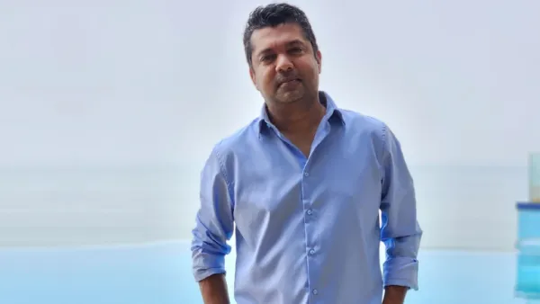 দুবাই বিমানবন্দর থেকে দেশে ফেরার আকুতি জানালেন জয়