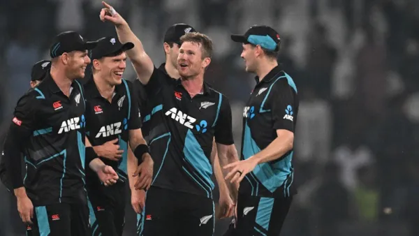 পাকিস্তানকে হারিয়ে এগিয়ে গেল নিউজিল্যান্ড