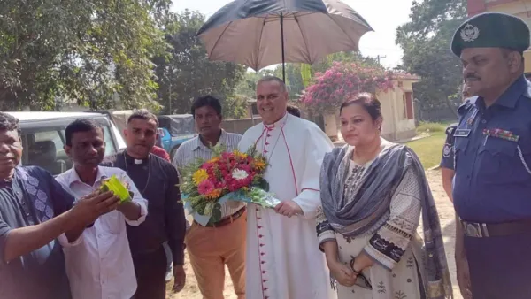 ধানজুঁড়ি মিশন পরিদর্শন করলেন ভ্যাটিকানের রাষ্ট্রদূত
