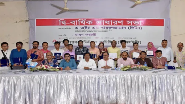 ‘পেশাগত মর্যাদা রক্ষায় সাংবাদিকদের এক হয়ে কাজ করতে হবে’