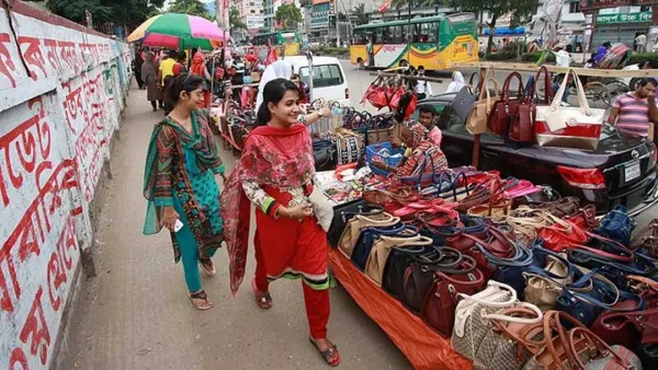 রাজধানীর ফুটপাত দখলকারীদের তালিকা চেয়েছেন হাইকোর্ট
