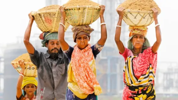 ন্যায্য মজুরির দাবিতে আজও লড়ছেন শ্রমিকরা