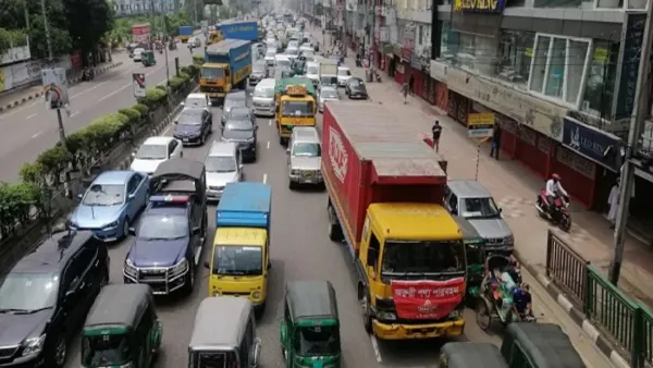 সড়ক ছাড়লেন শ্রমিকরা, যান চলাচল স্বাভাবিক