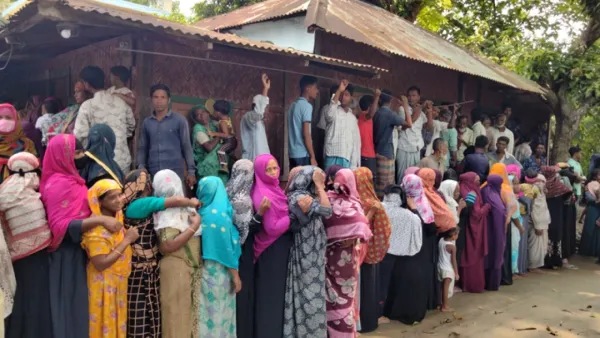 ভোটারদের টাকা দেওয়ায় প্রার্থীর আত্মীয়কে অর্থদণ্ড