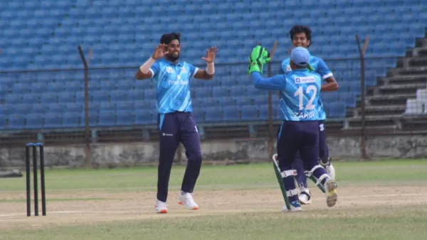 ৮ উইকেট নিয়ে রাজার রেকর্ড, সাকিবদের ১৯৯ রানে হারালেন তামিমরা