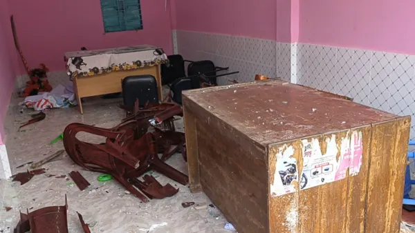 পাল্টাপাল্টি হামলায় আহত ১৫, দোকানপাট-বাড়িঘর ভাঙচুর