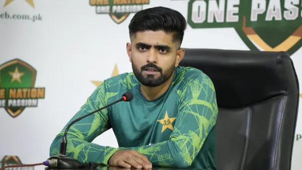 নিজের বিশ্ব রেকর্ডের দিনে দলের হারের কারণ জানালেন বাবর