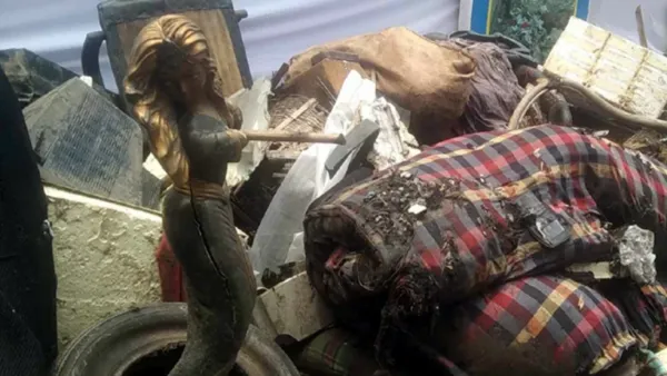 খালে-ড্রেনে ফেলে দেওয়া বর্জ্য তুলে ডিএনসিসির প্রদর্শনী