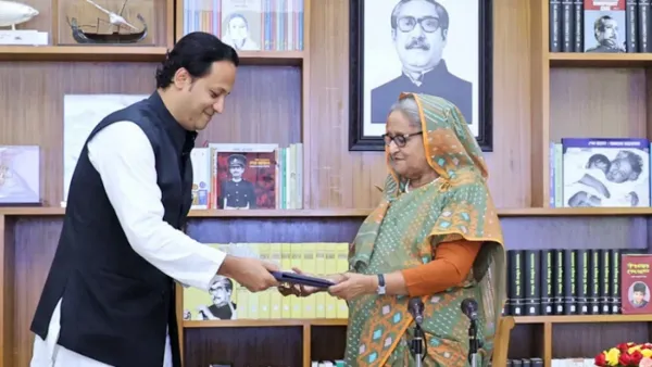 প্রধানমন্ত্রীর কাছে এসএসসি’র ফল হস্তান্তর