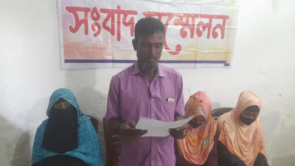 চুরির অপবাদে ডেকে নিয়ে রিকশাচালককে মারধর, ফাঁকা স্ট্যাম্পে সই