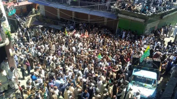 কাশ্মিরে ময়দা ও বিদ্যুতের দাম বৃদ্ধির প্রতিবাদে বিক্ষোভ, নিহত ৪