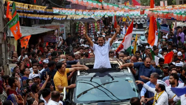 জামিনের পর যেভাবে ভোটের প্রচার করছেন কেজরিওয়াল