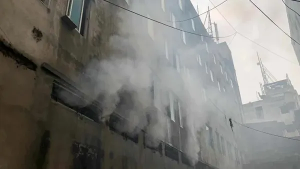 ধোলাইখালে মিউচুয়াল ট্রাস্ট ব্যাংকে আগুন, নিয়ন্ত্রণে ৫ ইউনিট