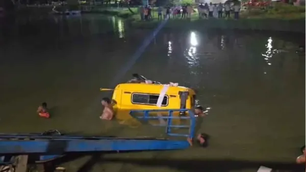 পতেঙ্গায় লরির ধাক্কায় মামা-ভাগ্নের মৃত্যু