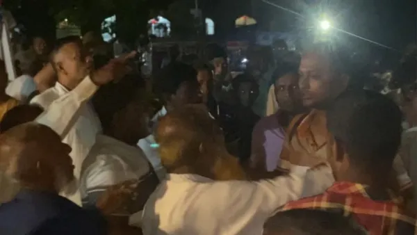 ৩ সাংবাদিক ও প্রার্থীসহ আহত ৩০