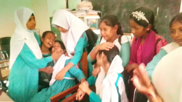 শ্রেণিকক্ষে ‘ভূত আতঙ্কে’ ১৫ স্কুলছাত্রী অসুস্থ