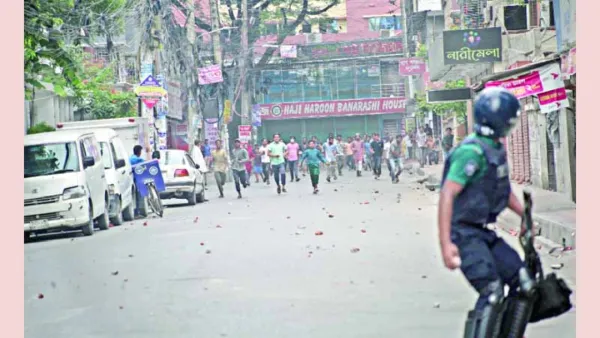 ব্যাটারিচালিত রিকশা বন্ধের প্রতিবাদে মিরপুর রণক্ষেত্র