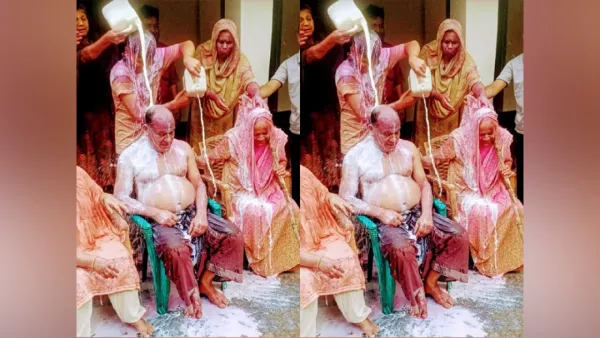 চেয়ারম্যান পদে বিজয়ী হওয়ায় রেলমন্ত্রীর ভাইকে দুধ দিয়ে গোসল