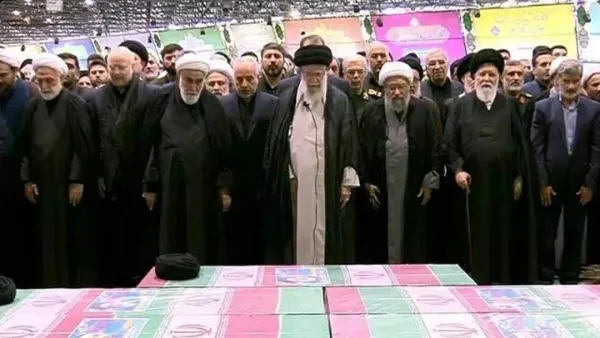 রাইসির জানাজা পড়ালেন খামেনি (ভিডিও)