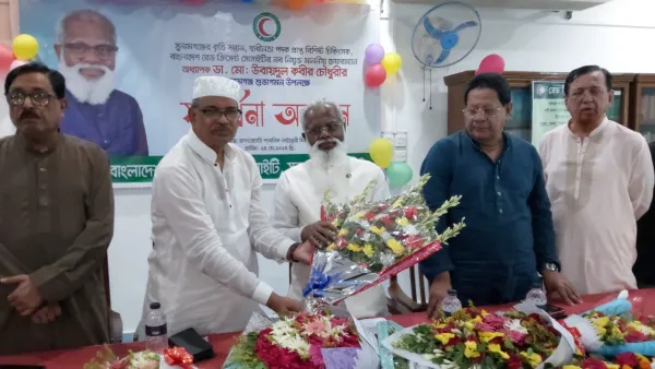 রেড ক্রিসেন্ট সোসাইটির চেয়ারম্যানকে সংবর্ধনা