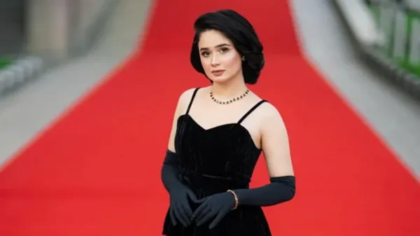 শুভেচ্ছাদূত হয়ে ফিরলেন ঐশী