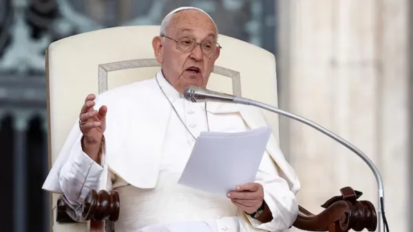 না বুঝে অশ্লীল শব্দ ব্যবহার, পোপের মন্তব্যে তোলপাড়