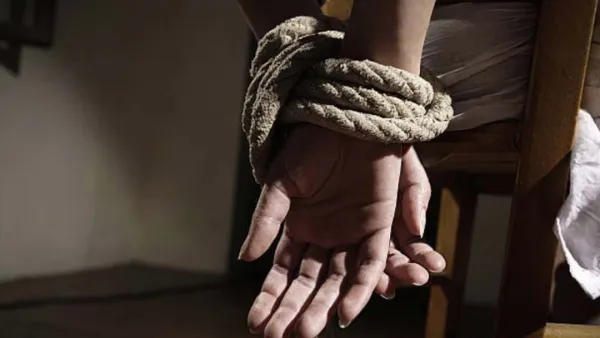 ৪ বন্ধু মিলে অপহরণ করা সেই কিশোরকে পরিবারের কাছে হস্তান্তর