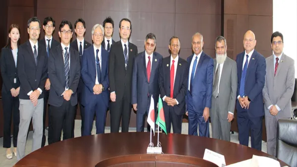 জাইকার সিনিয়র ভাইস প্রেসিডেন্টের সঙ্গে গণপূর্তমন্ত্রীর সাক্ষাৎ