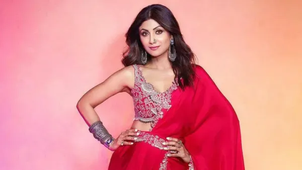 বিরতি ভেঙে পর্দায় আসছেন শিল্পা শেঠি