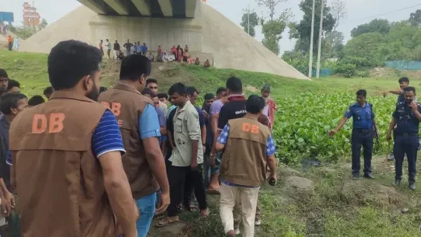 ব্রিজের নিচে লাগেজে মিলল খন্ডিত মরদেহ, বাইরে মাথা