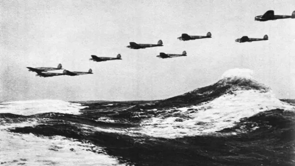 ‘জার্মান বিমানবাহিনী প্যারিসের উপর বোমা বর্ষণ শুরু করে’