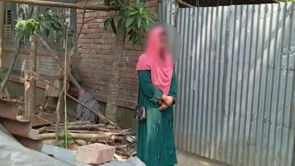 বিয়ের দাবিতে এনজিওকর্মীর বাড়িতে কলেজছাত্রীর অনশন