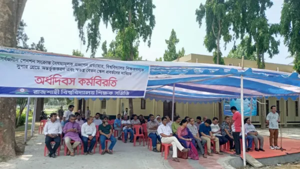 ‘রান্নাকারীরা খিচুড়ি না খেয়ে আমাদের খাওয়াতে চাচ্ছে’