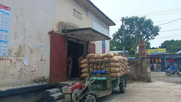 চিলমারীতে খাদ্যগুদামে কৃষকের তালিকায় পুলিশ সদস্যের নম্বর!