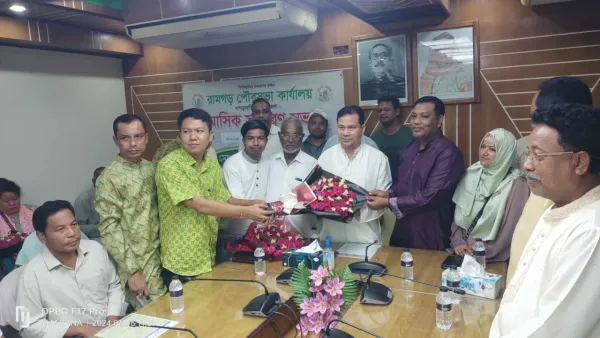 রামগড়ে নবনির্বাচিত উপজেলা চেয়ারম্যানকে পৌর মেয়রের সংবর্ধনা