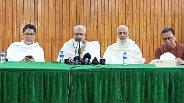 হজযাত্রীদের ভোগান্তিতে ফেলা এজেন্সির বিরুদ্ধে ব্যবস্থা নেওয়া হবে: ধর্মমন্ত্রী