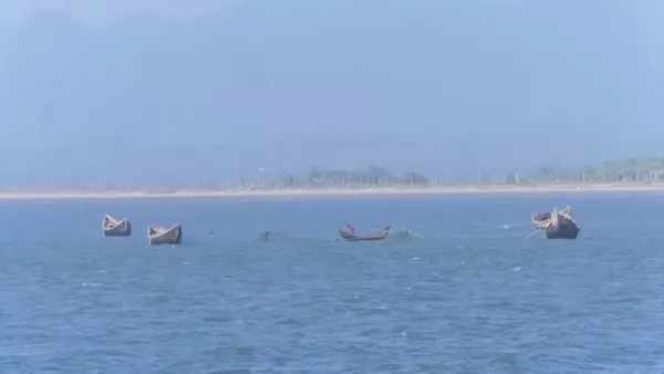 সেন্টমার্টিনগামী ট্রলারে মিয়ানমার থেকে ফের গুলি