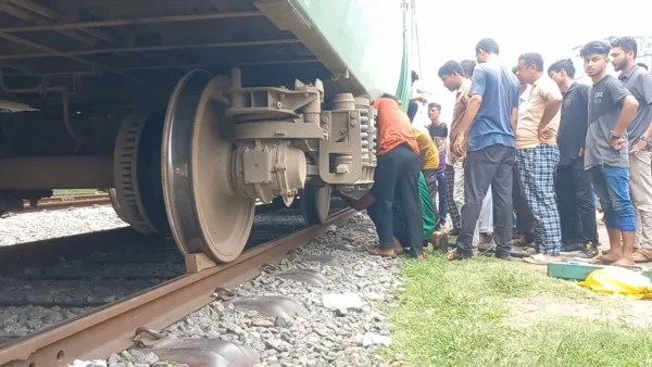 অল্পের জন্য রক্ষা পেলেন ট্রেনের ৩০০ যাত্রী