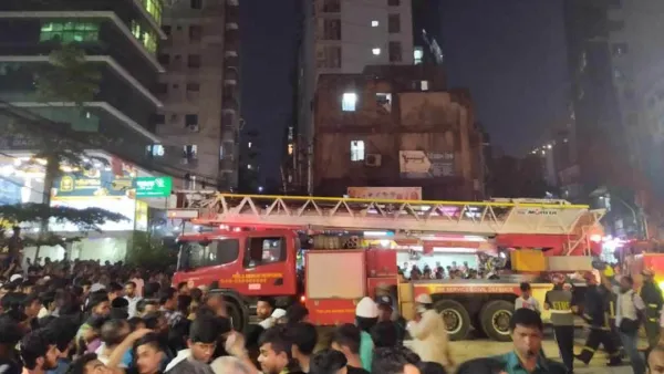 পল্টনে বহুতল ভবনে আগুন