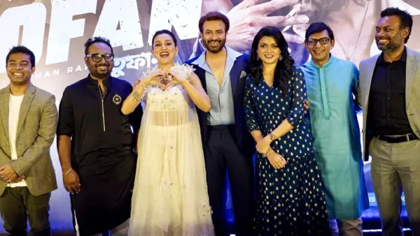 শাকিবের জন্য কলকাতা থেকে ছুটে এলেন মিমি