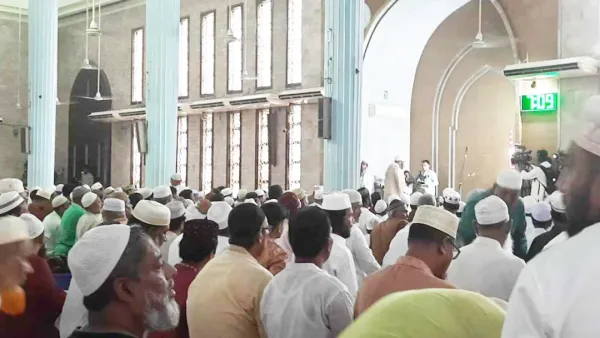 বায়তুল মোকাররমে ঈদের প্রথম জামাত অনুষ্ঠিত