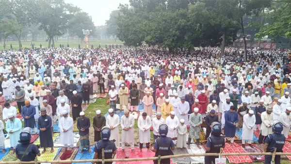 ঐতিহ্যবাহী শোলাকিয়ায় ঈদের জামাত অনুষ্ঠিত